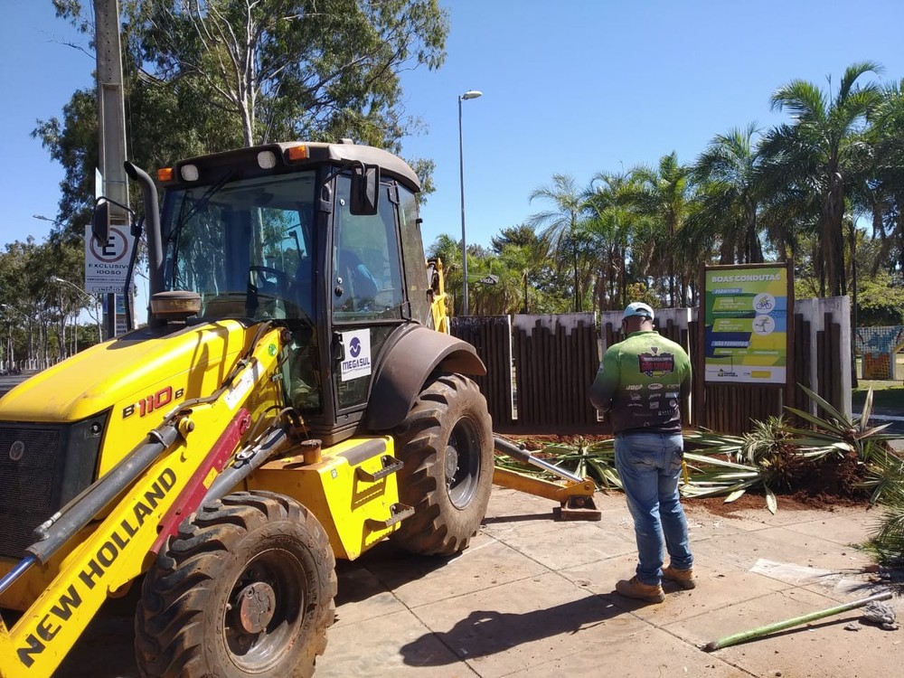Maquinário já começou a operar para nova obra de portaria do Parque do Sabiá. Foto: Prefeitura de Uberlândia/Divulgação