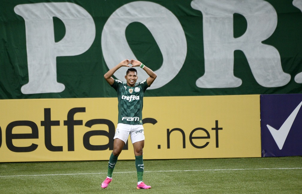 Rony comemora gol do Palmeiras contra o Independiente del Valle — Foto: Marcos Ribolli
