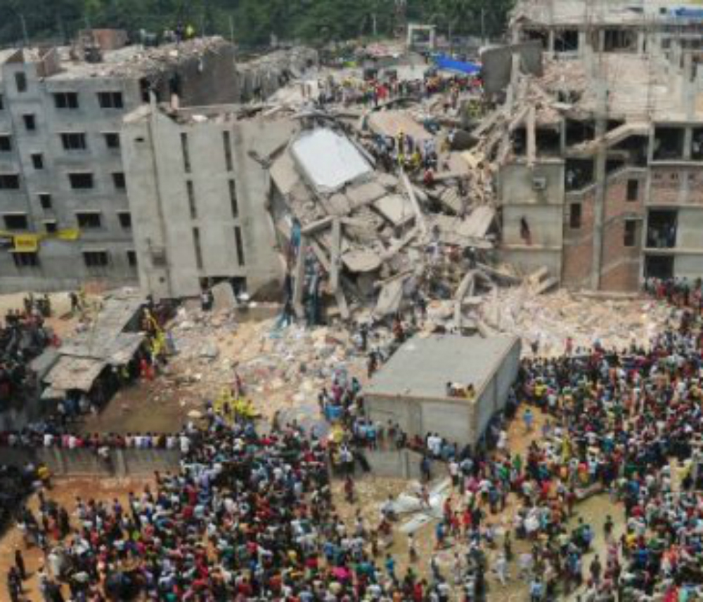 O acidente aconteceu quando um edifício residencial de vários andares veio abaixo na região de Bhendi Bazaar, no centro da capital financeira da Índia (Reprodução)