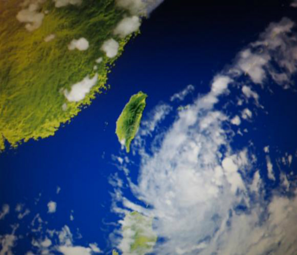 Imagem de divulgação do Escritório Central Meteorológico de Taiwan mostra a movimentação do tufão Hato sobre o Pacífico (Imagem de divulgação/Escritório Central Meteorológico/Lusa/direitos reservados)