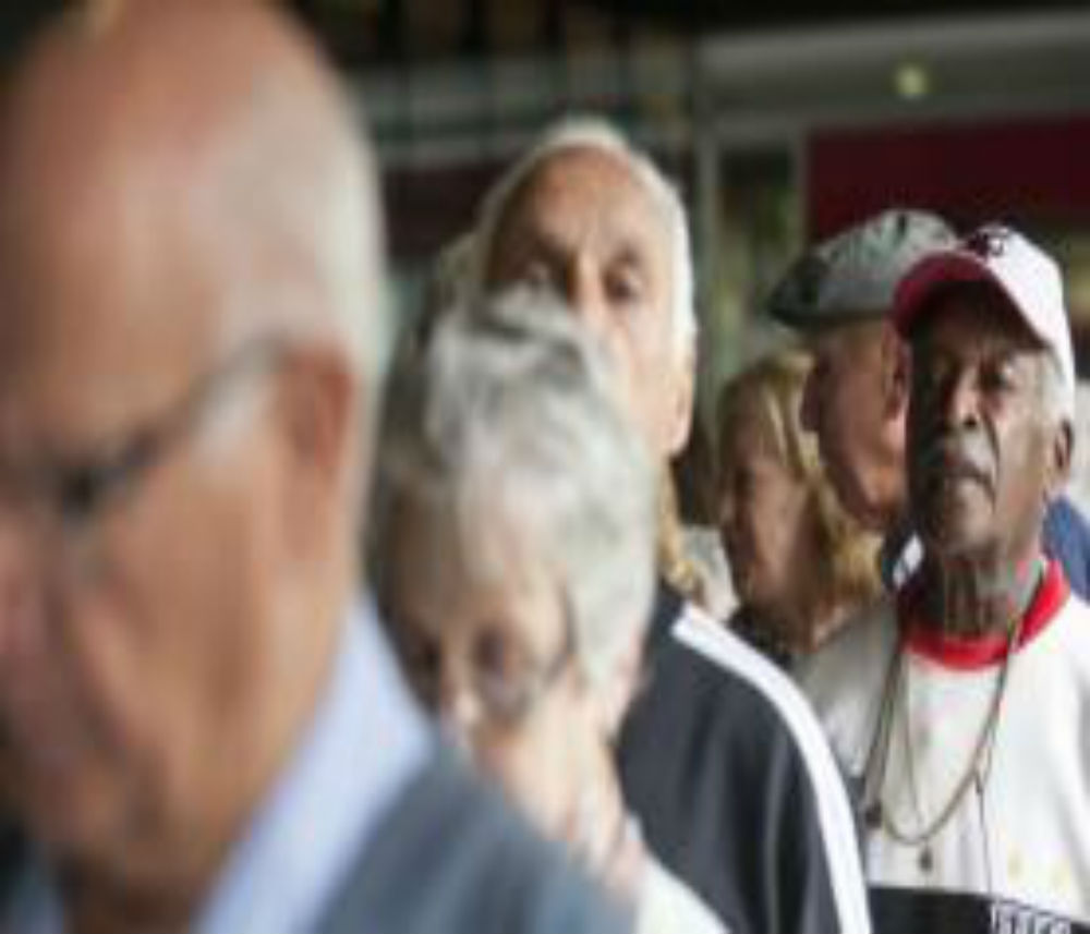Lei garante a quem tem mais de 80 anos prioridade sobre os demais idosos  (Foto: Agência Brasil)