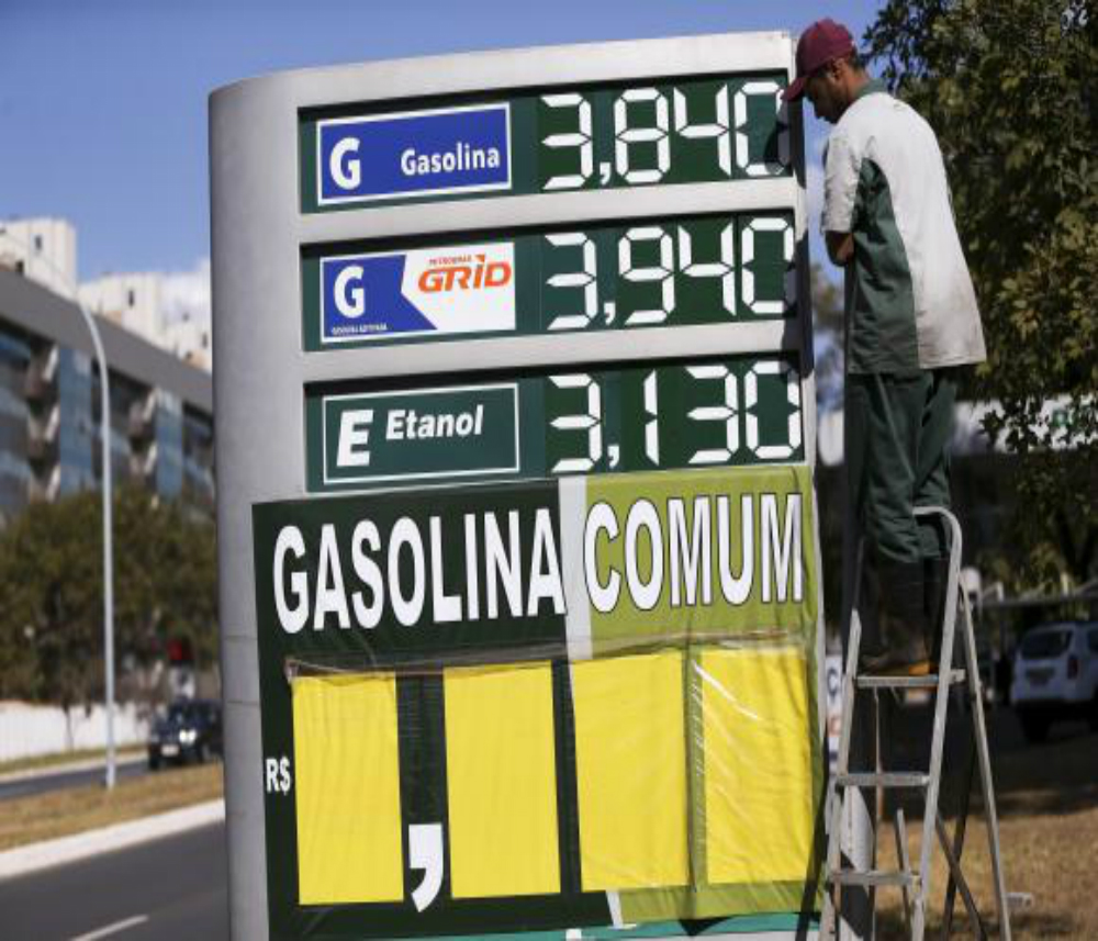 Alta de 5,96% dos combustíveis representou o maior impacto individual na inflação. Gasolina subiu 6,43% e o etanol ficou 5,36% mais caro  (Marcelo Camargo/Agência Brasil)