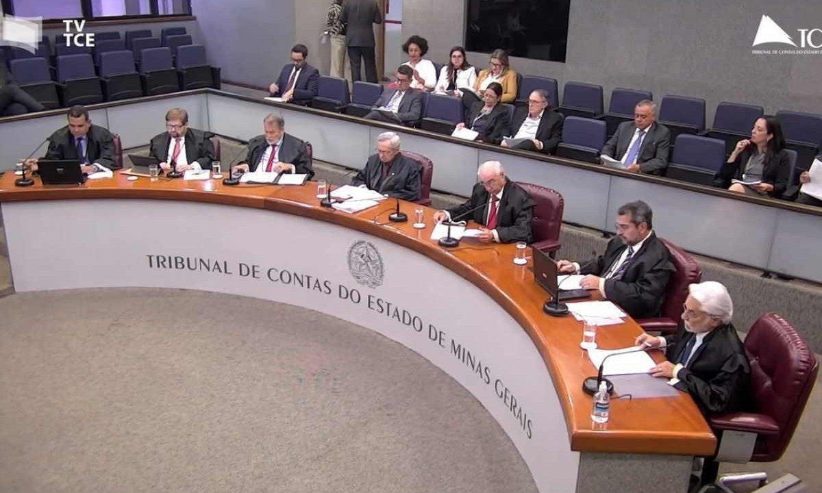 Conselheiros do Tribunal de Contas suspendem edital de credenciamento de organizações interessadas em administrar escolas públicas - (crédito: TCEMG/Divulgação)