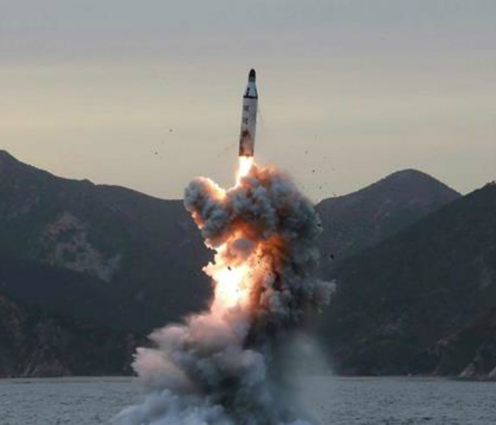 O novo teste norte-coreano ocorre após o lançamento, no último sábado (26), de três mísseis balísticos de curto alcance nas águas do Mar do Japão  (Divulgação/Google Imagens)