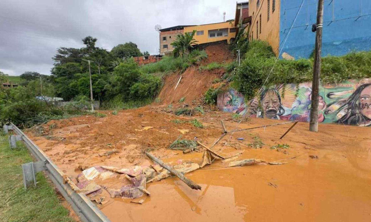 Chuva matou cinco pessoas e deixou três desaparecidos em Ipatinga
crédito: Prefeitura de Ipatinga