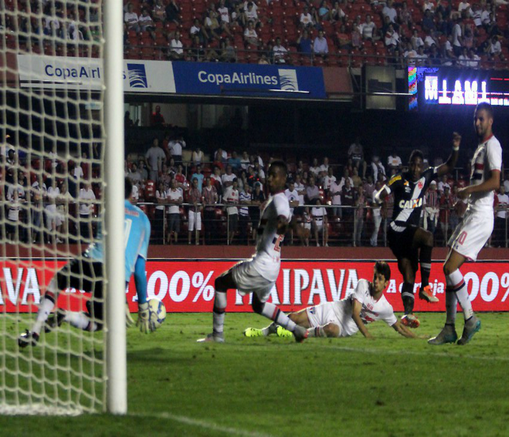 Ultimo jogo realizado no Morumbi entre São Paulo e Vasco, em 2015, terminou empatado (Créditos: Paulo Fernandes/Vasco da Gama)