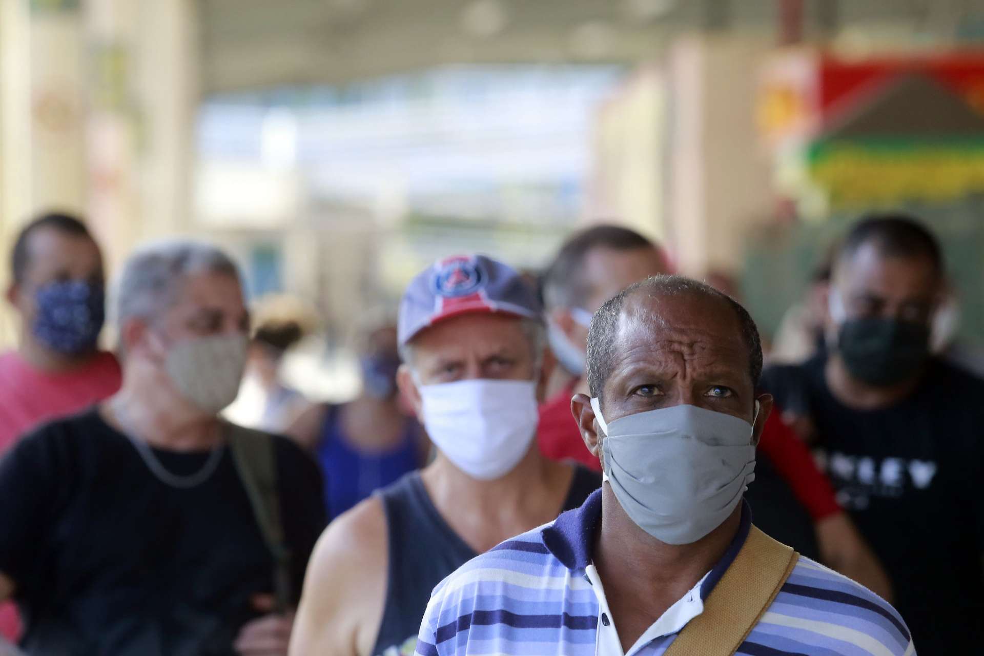 Pessoas usando máscaras em metrô. Foto: Marcos de Paula/Prefeitura do Rio.