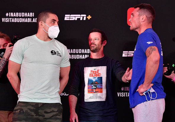 Whittaker, na esquerda, e Till pesaram 84,4 kg ontem. Foto: Divulgação/UFC Store.