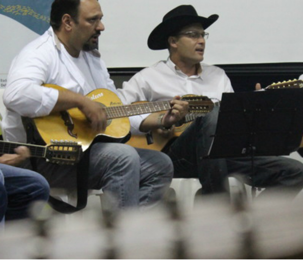 O costume de fazer e tocar este instrumento está presente em grande parte do território de Minas Gerais (Divulgação/Iepha-MG)