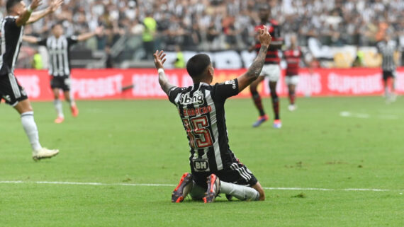 Zaracho se lamenta durante duelo entre Atlético e Flamengo
(foto: Leandro Couri/EM/DA.Press)