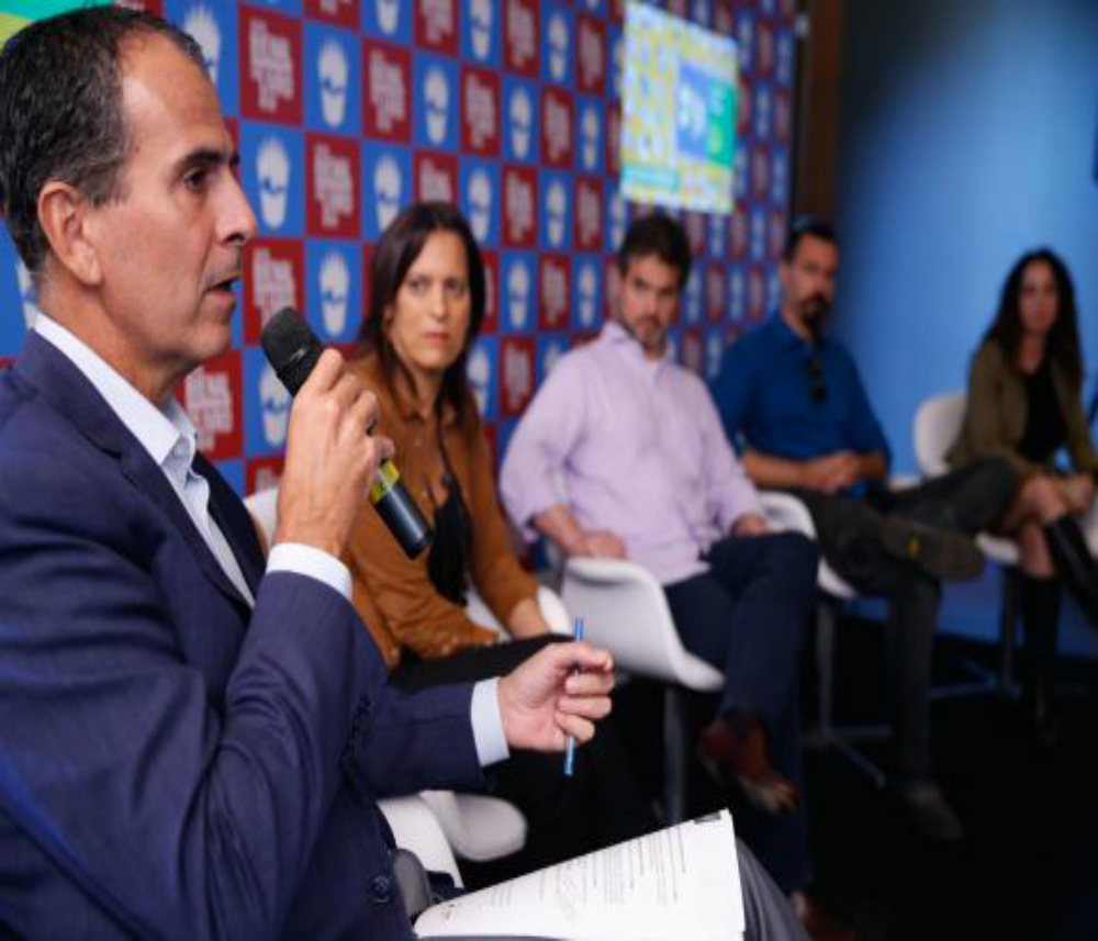 O presidente do Sindicato Nacional dos Editores de Livros, Marcos Pereira, disse que este ano, com 700 mil visitantes,  a intenção da bienal é resgatar o valor do livro como papel fundamental na construção da cidadania (Foto:Tânia Rêgo/Agência Brasil)