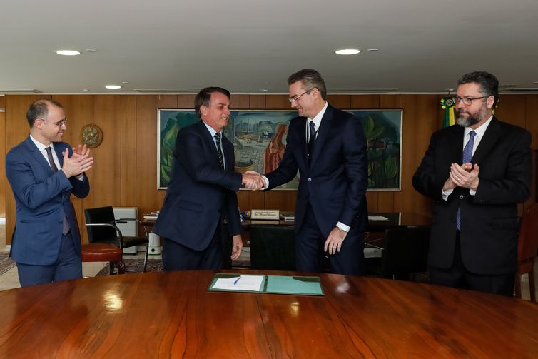 O presidente da República Jair Bolsonaro, durante assinatura do termo de posse do novo diretor-geral da Polícia Federal, Rolando Alexandre de Souza