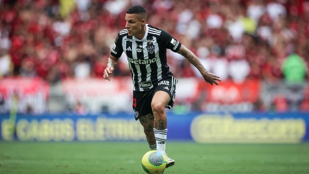 Guilherme Arana em campo pelo Atlético no primeiro jogo da decisão contra o Flamengo
Pedro Souza / Atlético