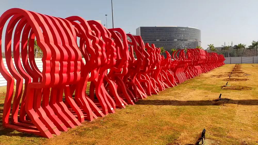 Monumento "Bruma Leve", de arquiteto de Uberaba, foi escolhido para homenagear as vítimas da tragédia de Brumadinho — Foto: Lucélia Ângelo de Mello/Arquivo pessoal