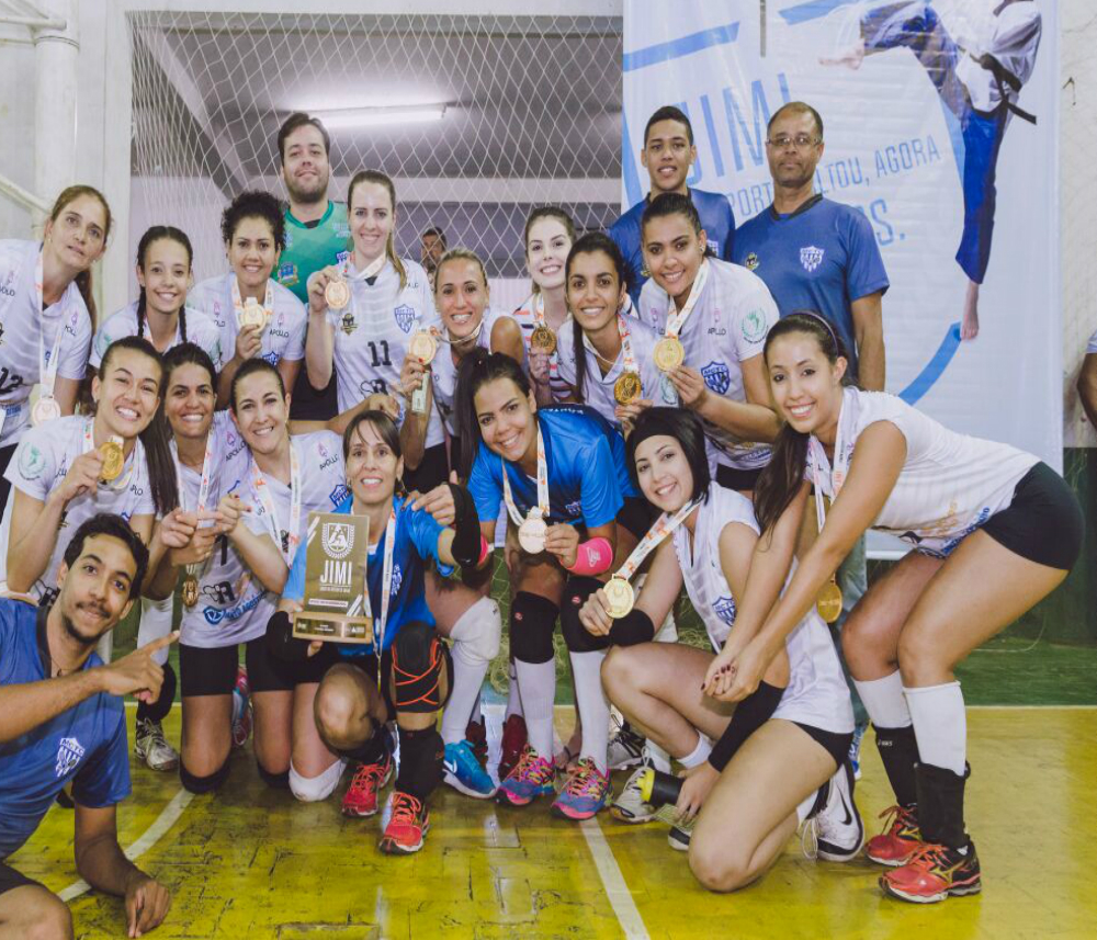 Campeã da Microrregional, a equipe de vôlei feminino de Montes Claros é uma das favoritas para ficar com o título da Regional. (Foto: Aquila Larissa/Arquivo Pessoal)