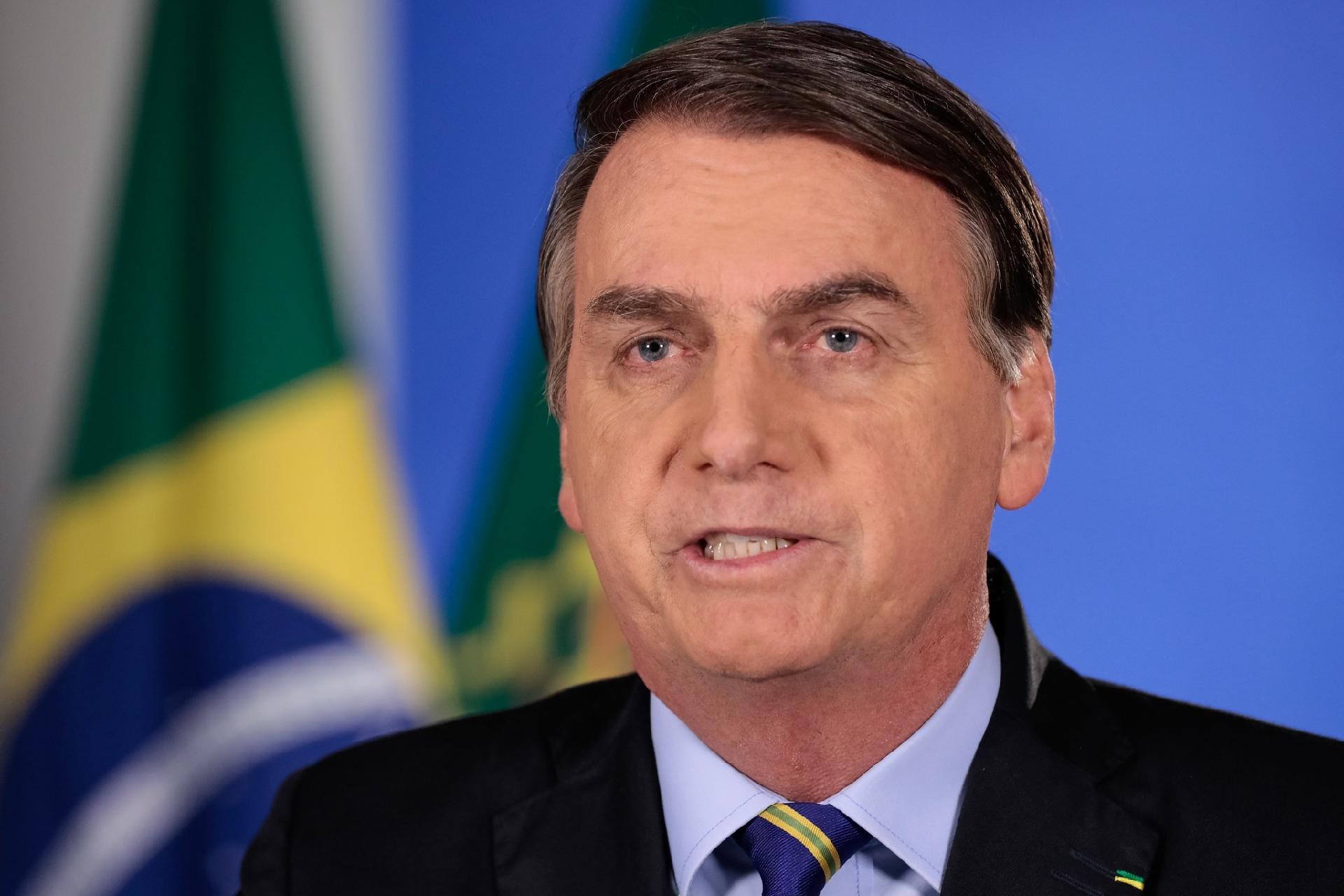 Diagnosticado com Covid-19, o presidente Jair Bolsonaro publicou foto tomando café da manhã nesta 4ª feira (8) e afirmou estar "muito bem".