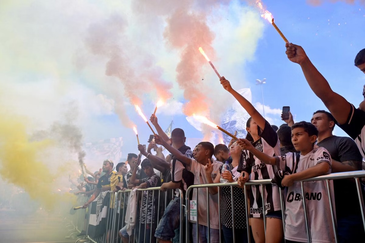 Festa feita pela torcida do Atlético no Aeroporto de Confins
Foto: Fred Magno/O Tempo