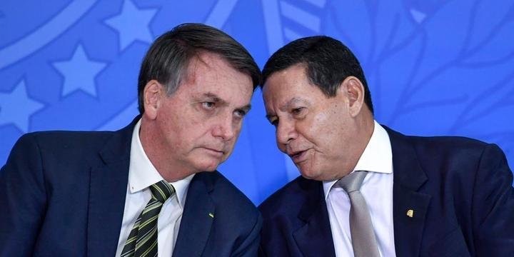 Bolsonaro com Mourão: presidente acredita na existência de um complô para tirá-lo do governo e que a articulação passa por ações eleitorais