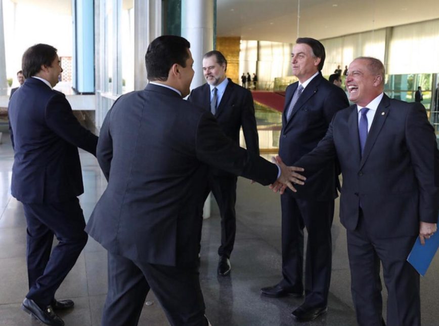  presidentes dos 3 Poderes da República: Rodrigo Maia (Câmara), Davi Alcolumbre (Senado), Dias Toffoli (Supremo) e Jair Bolsonaro. À esq., o ministro Onyx Lorenzoni (Casa Civil