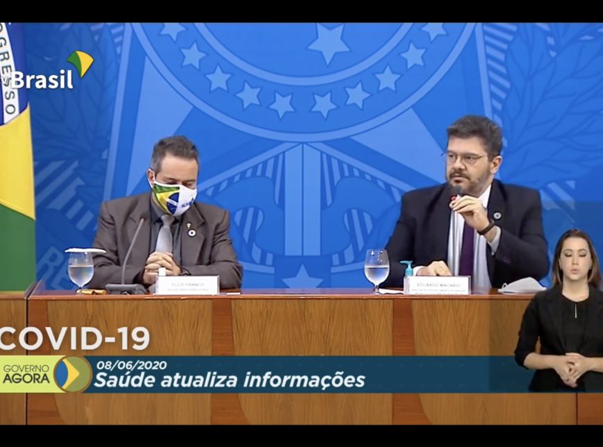 O secretário-executivo do Ministério da Saúde, Élcio Franco, e o diretor do Departamento de Análise em Saúde e Vigilância de Doenças Não Transmissíveis, Eduardo Macário, durante declaração à imprensa nesta 2ª feira