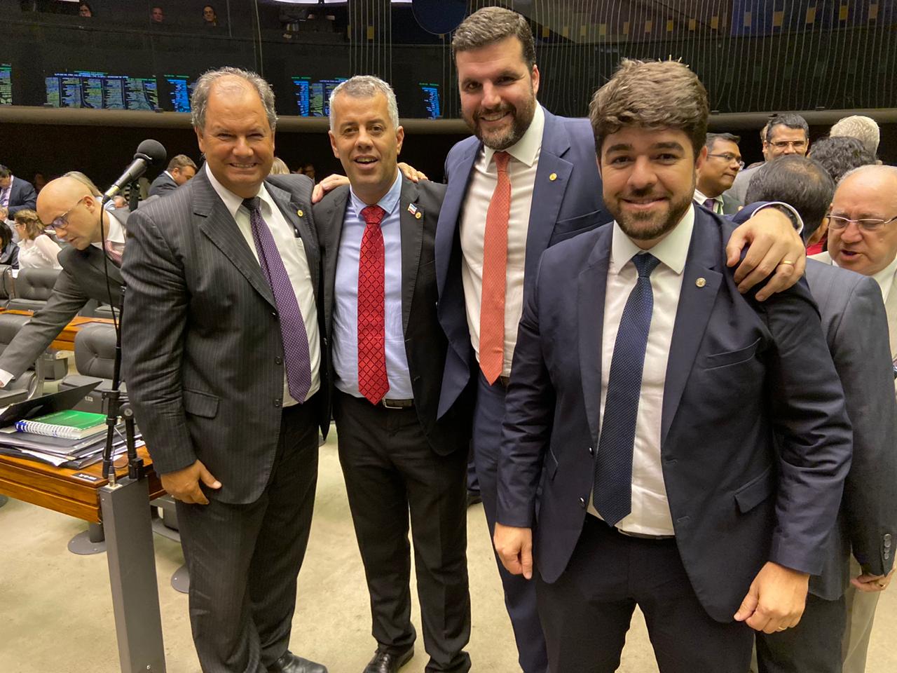 Dep. Zé Vitor , Presidente da  FPA  Dep. Alceu Moreira, Dep. Pedro  Lupion (Relator da MP) e Dep.  Evair Melo no Plenário da Câmara dos  Deputados logo após aprovação da MP do Agro pelos parlamentares nesta terça(18)